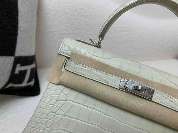 Hermès Kelly 25 Matte Alligator Mississippiensis Glacier White x Palladium Hardware