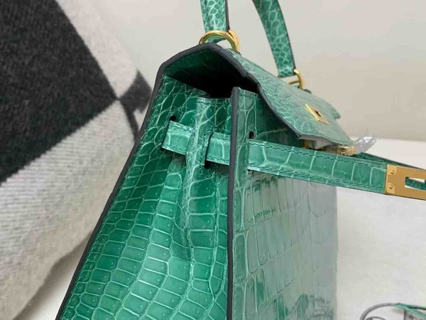 HermèsKelly 25 Shiny Niloticus Crocodile Imperial Green x Gold Hardware