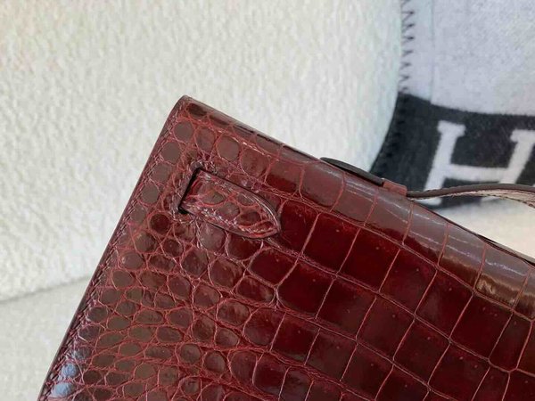 Hermès Kelly Cut 31 Shiny Porosus Crocodile Bordeaux x Gold Hardware