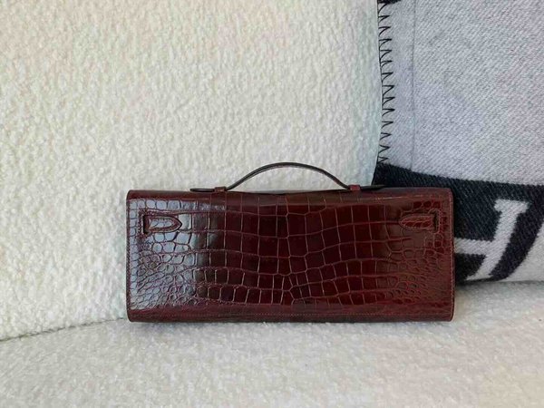Hermès Kelly Cut 31 Shiny Porosus Crocodile Bordeaux x Gold Hardware