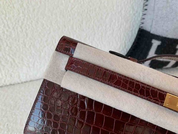 Hermès Kelly Cut 31 Shiny Porosus Crocodile Bordeaux x Gold Hardware