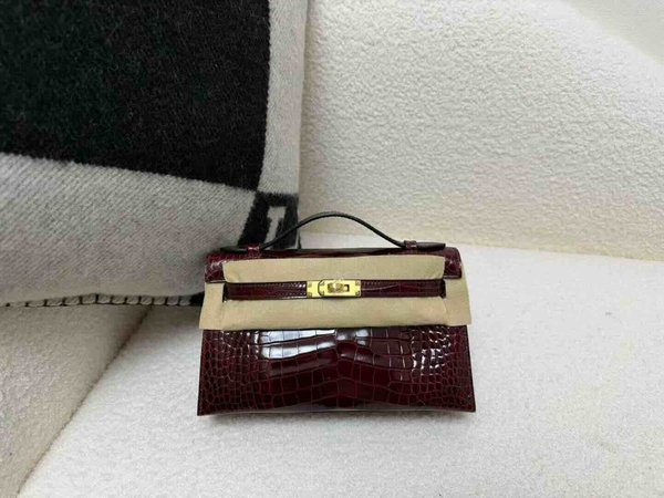 Hermès Mini Kelly Shiny Alligator Bordeaux x Gold Hardware