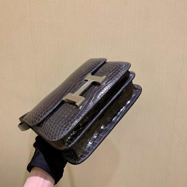 Hermès Constance 18 in Shiny Porosus Crocodile, Noir, Palladium Hardware