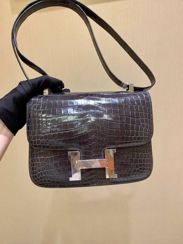 Hermès Constance 18 in Shiny Porosus Crocodile, Noir, Palladium Hardware