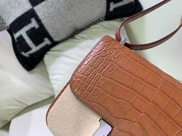 Hermès Constance 18 – Matte Alligator Gold / Palladium Hardware
