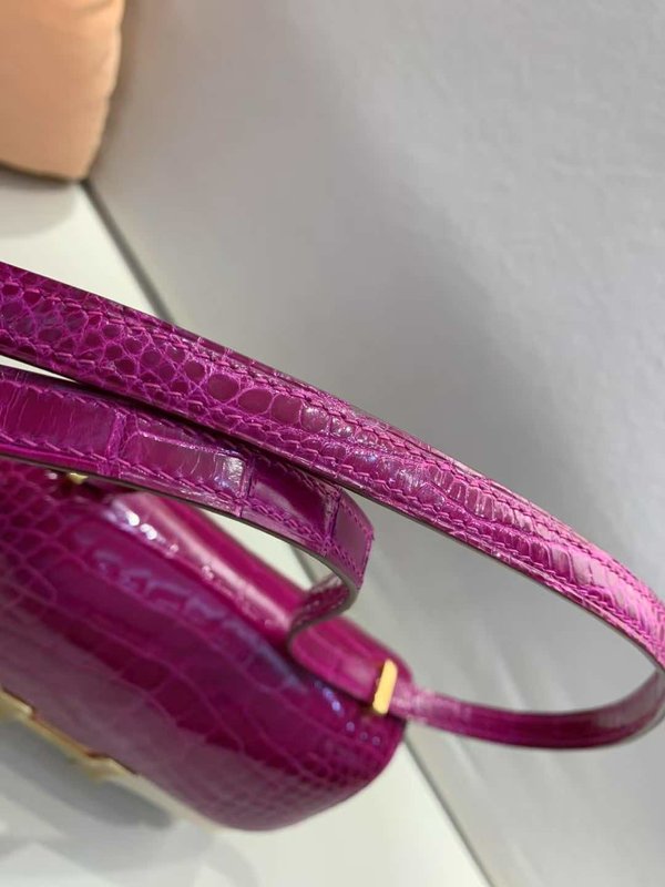 Hermès Constance 19 Shiny Alligator J5 Rose Scheherazade / Gold Hardware