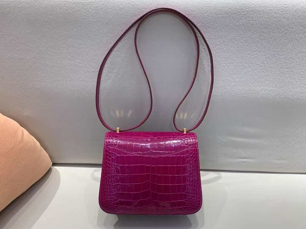Hermès Constance 19 Shiny Alligator J5 Rose Scheherazade / Gold Hardware
