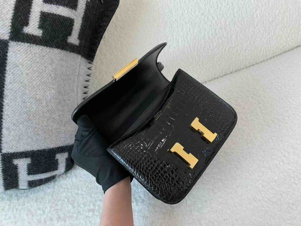 Hermès Constance 19 Shiny Alligator Noir x Gold Hardware