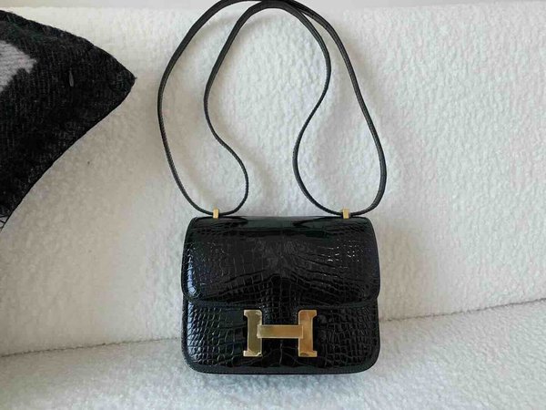 Hermès Constance 19 Shiny Alligator Noir x Gold Hardware