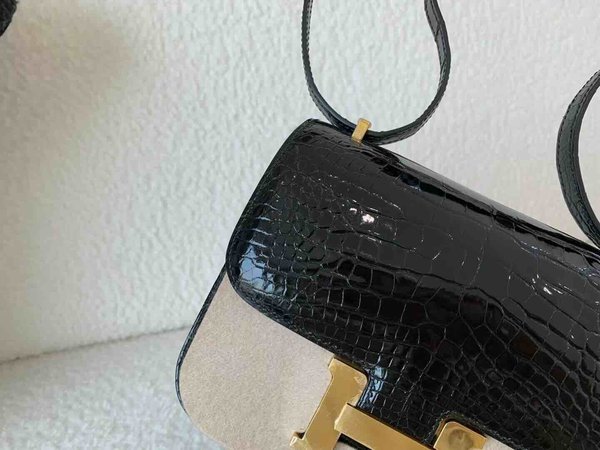 Hermès Constance 19 Shiny Alligator Noir x Gold Hardware