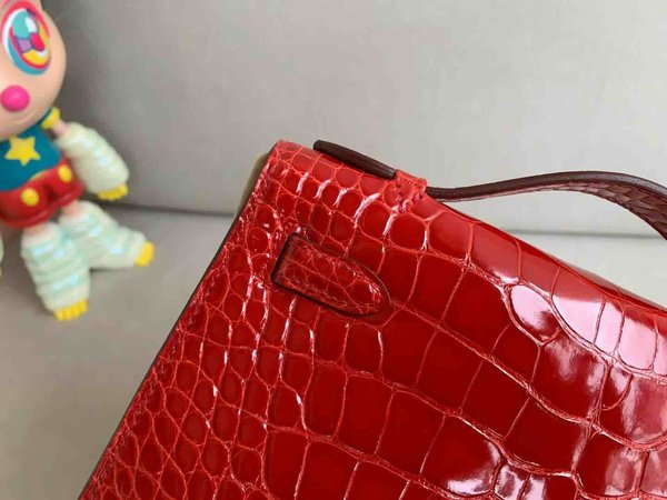 Hermès Pochette Shiny Alligator Rouge Casaque with Gold Hardware