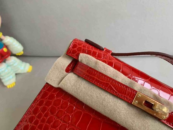 Hermès Pochette Shiny Alligator Rouge Casaque with Gold Hardware