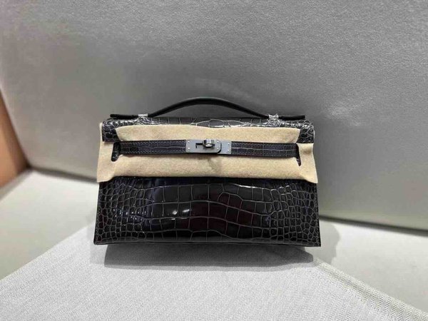 Hermès PochetteShiny Alligator Graphite (88) with Palladium Hardware