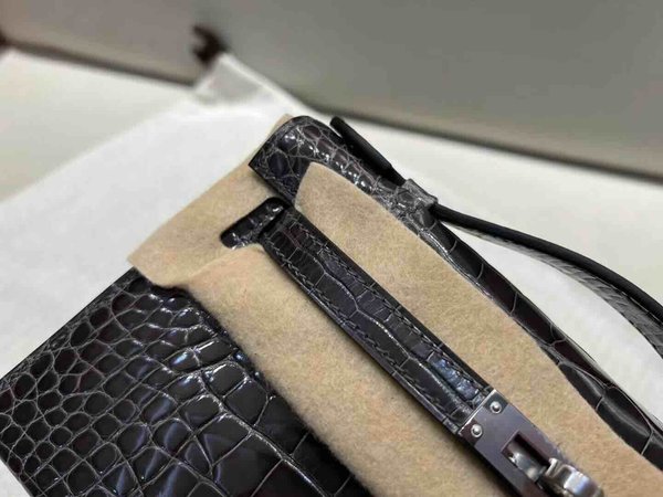 Hermès PochetteShiny Alligator Graphite (88) with Palladium Hardware