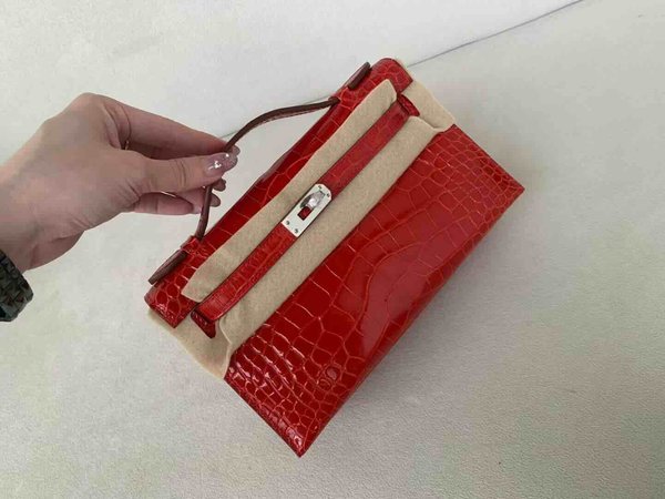 Hermès Pochette Shiny Alligator Rouge Casaque with Palladium Hardware