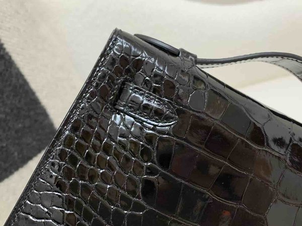 Hermès Pochette Shiny Alligator Black – Gold Hardware