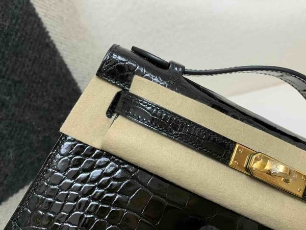 Hermès Pochette Shiny Alligator Black – Gold Hardware