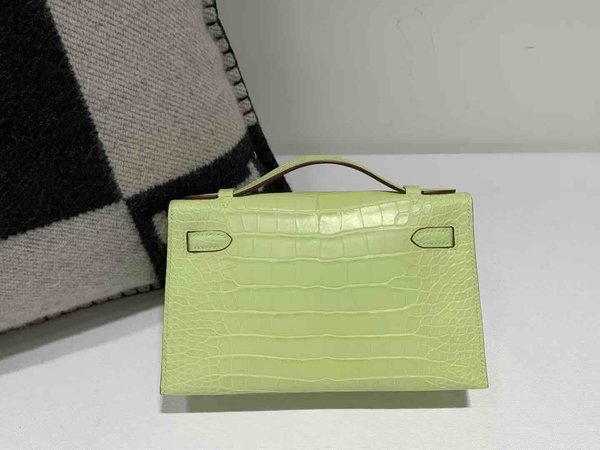 Hermès Kelly Pochette Matte Alligator Vert Yucca Palladium Hardware