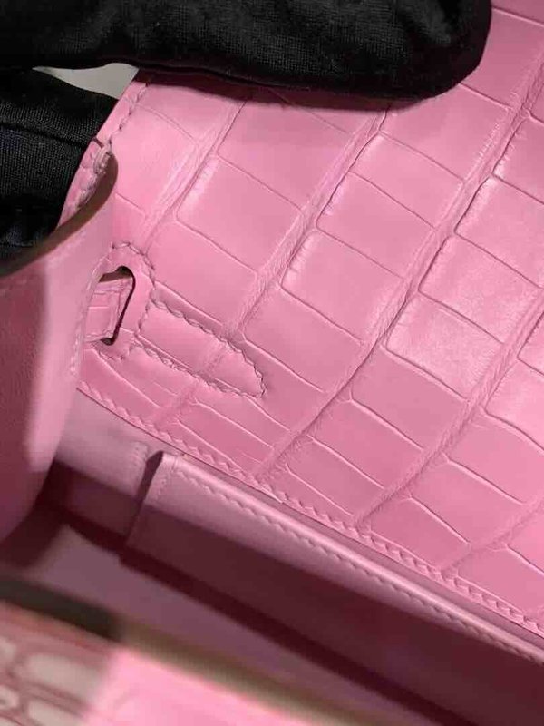 Hermès Kelly Pochette Matte Alligator Rose Sakura Gold Hardware