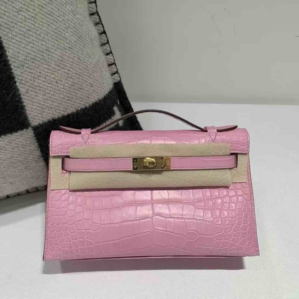 Hermès Kelly Pochette Matte Alligator Rose Sakura Gold Hardware