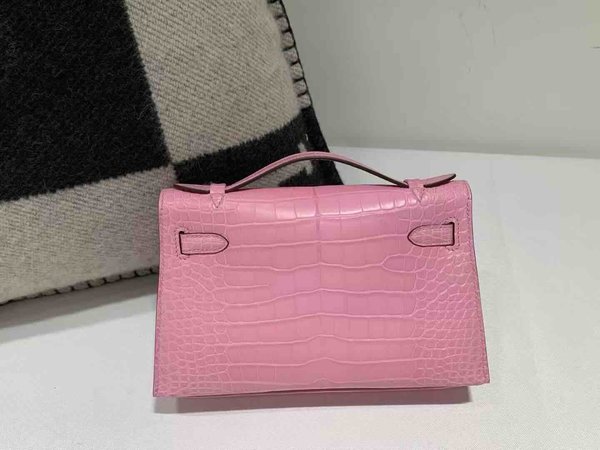 Hermès Kelly Pochette Matte Alligator Rose Sakura Gold Hardware