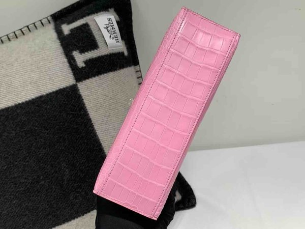 Hermès Kelly Pochette Matte Alligator Rose Sakura Gold Hardware