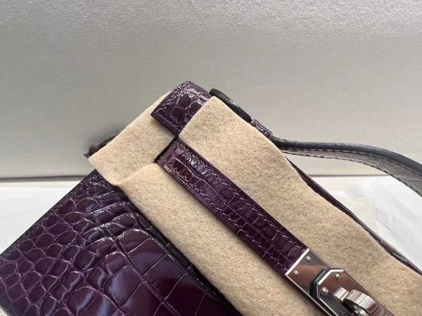 Hermès Kelly Pochette Shiny Alligator Amethyst with Palladium Hardware