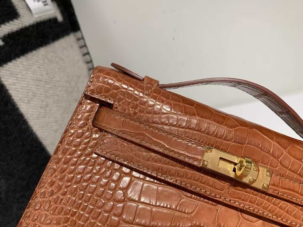 Hermès Kelly Pochette Crocodile Shiny Miel with Gold Hardware