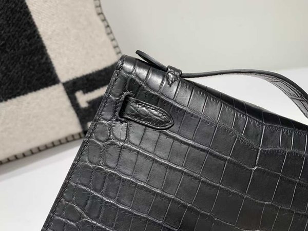 Hermès Kelly Pochette in Shiny Black Crocodile with Black Hardware