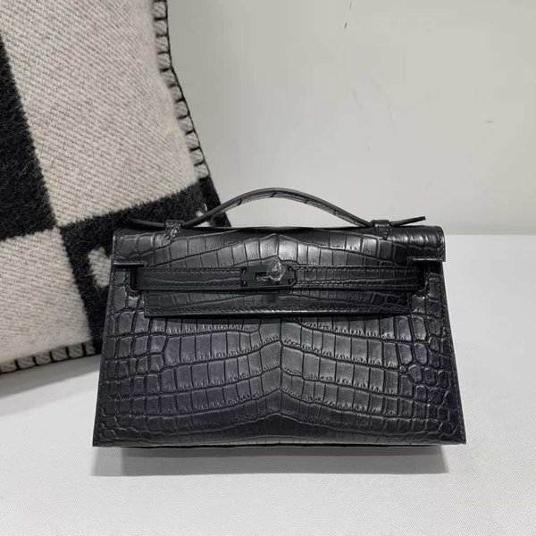 Hermès Kelly Pochette in Shiny Black Crocodile with Black Hardware