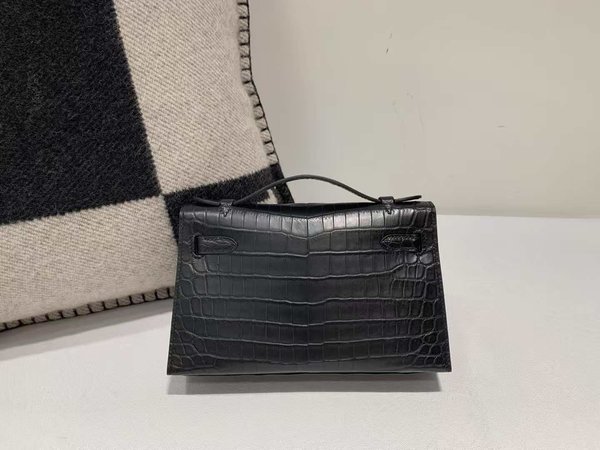 Hermès Kelly Pochette in Shiny Black Crocodile with Black Hardware