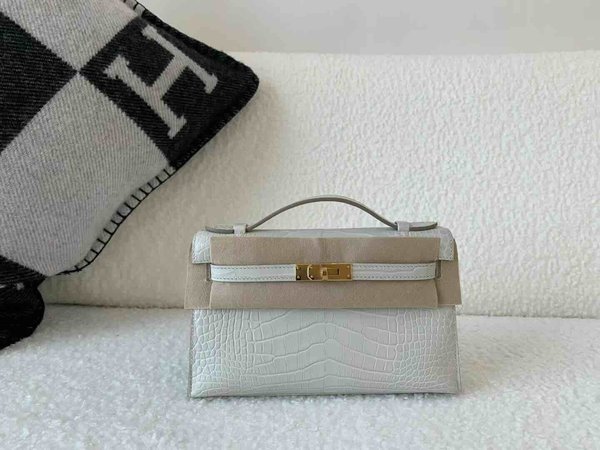 Hermès Pochette Matte Alligator Mississippiensis Glacier White x Gold Hardware