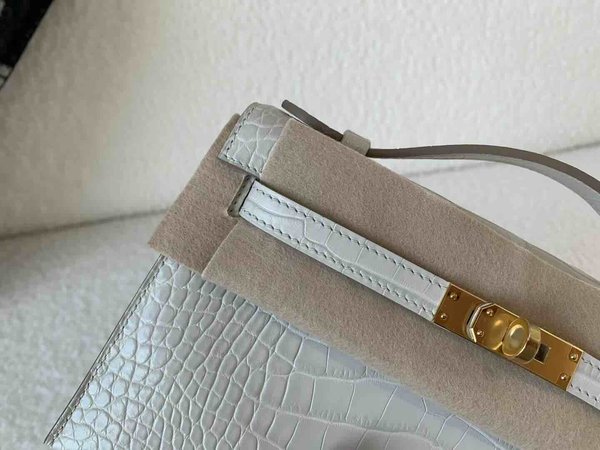 Hermès Pochette Matte Alligator Mississippiensis Glacier White x Gold Hardware