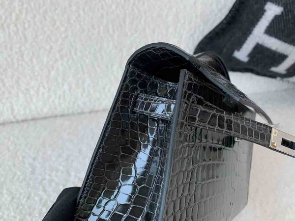 Hermès Pochette Shiny Porosus Crocodile Gris Graphite x Palladium Hardware