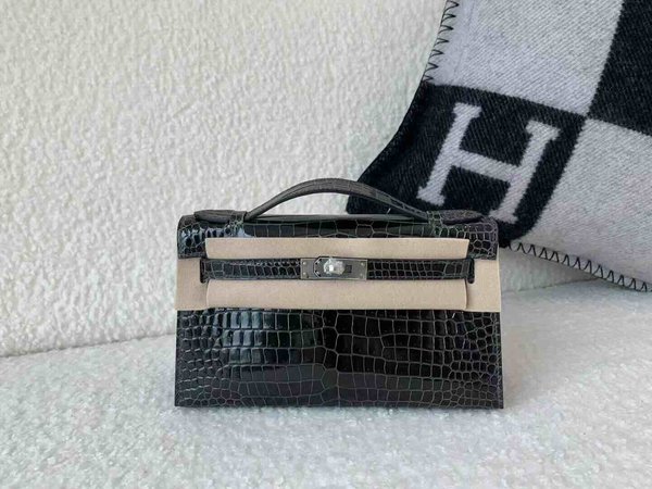 Hermès Pochette Shiny Porosus Crocodile Gris Graphite x Palladium Hardware