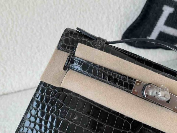 Hermès Pochette Shiny Porosus Crocodile Gris Graphite x Palladium Hardware