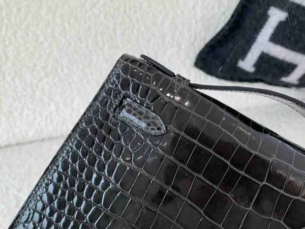 Hermès Pochette Shiny Porosus Crocodile Gris Graphite x Palladium Hardware