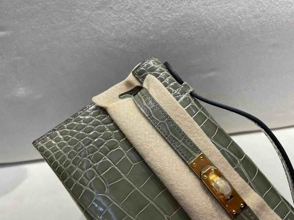 Hermès Pochette Shiny Alligator Gris Tourterelle x Gold Hardware