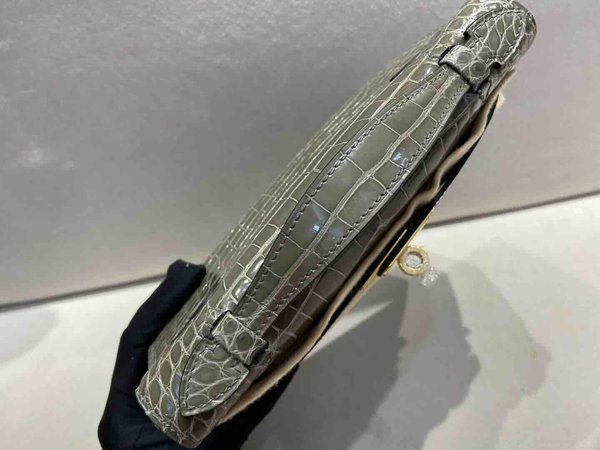 Hermès Pochette Shiny Alligator Gris Tourterelle x Gold Hardware