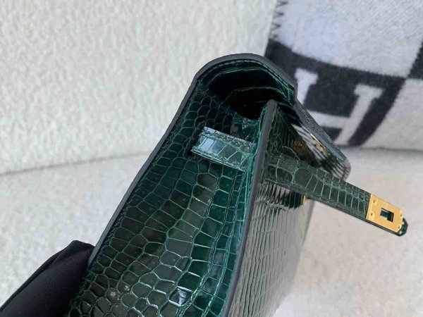 Hermès Pochette Shiny Porosus Crocodile Vert Émeraude x Gold Hardware