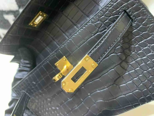 Hermès Pochette Matte Alligator Noir – Gold Hardware