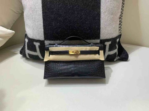 Hermès Pochette Matte Alligator Noir – Gold Hardware