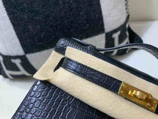 Hermès Pochette Matte Alligator Noir – Gold Hardware