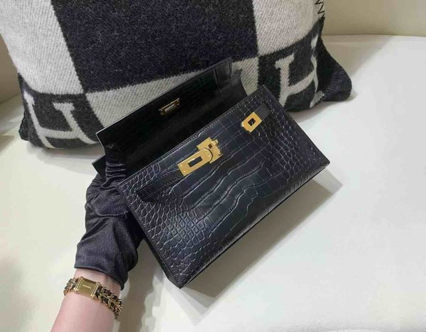 Hermès Pochette Matte Alligator Noir – Gold Hardware