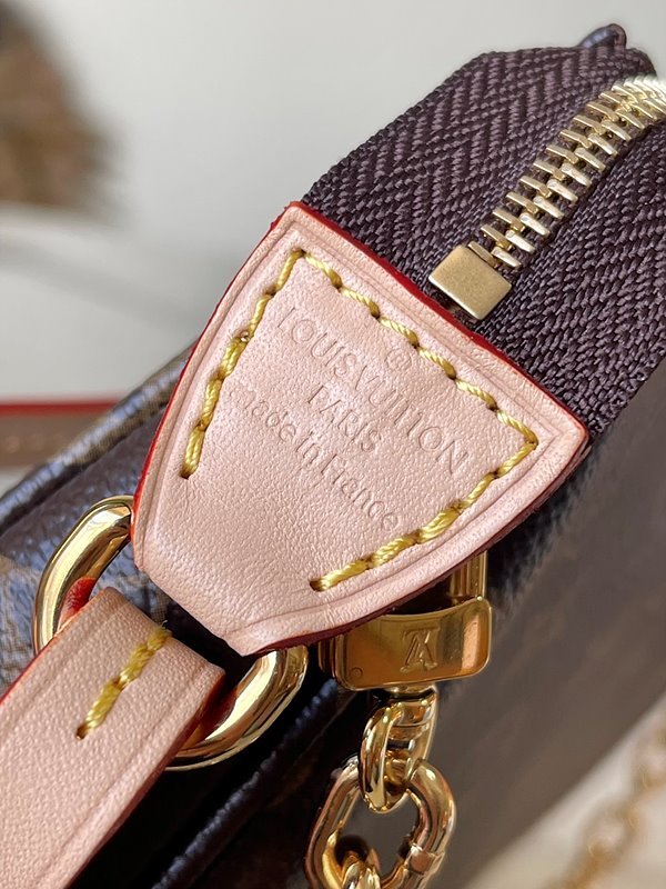 루이비통 포쉐트 악세수아 [매장가 200만원대]