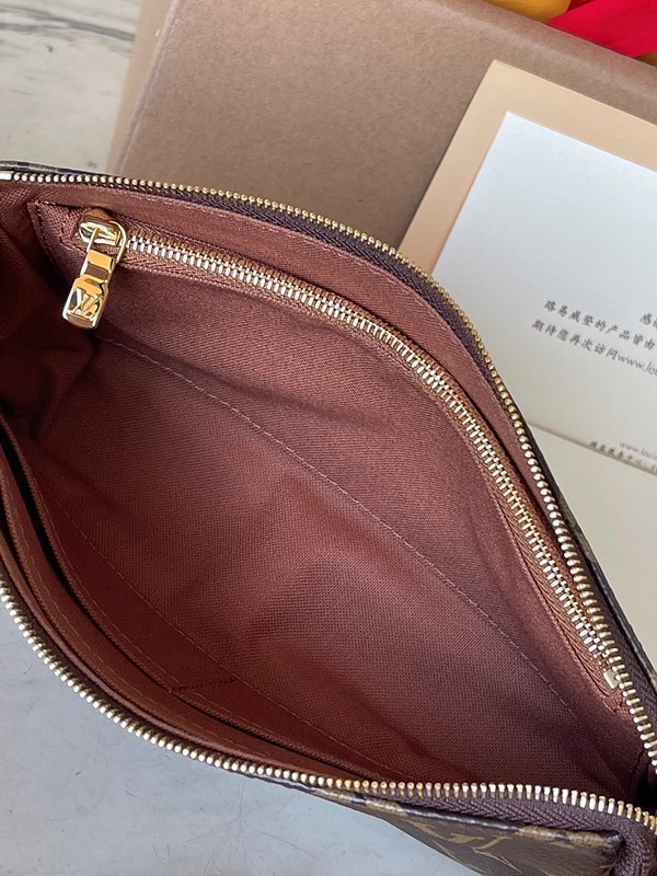 루이비통 포쉐트 악세수아 [매장가 200만원대]