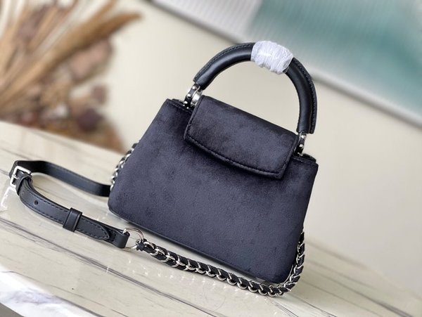 루이비통 카퓌신 미니 블랙 [매장가 870만원대]