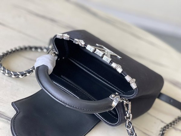 루이비통 카퓌신 미니 블랙 [매장가 870만원대]