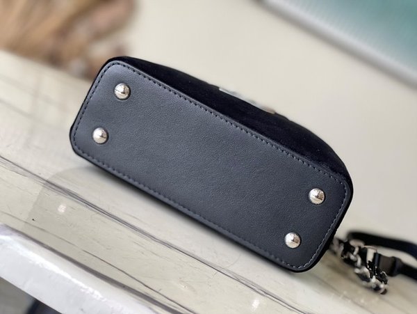 루이비통 카퓌신 미니 블랙 [매장가 870만원대]