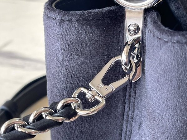 루이비통 카퓌신 미니 블랙 [매장가 870만원대]